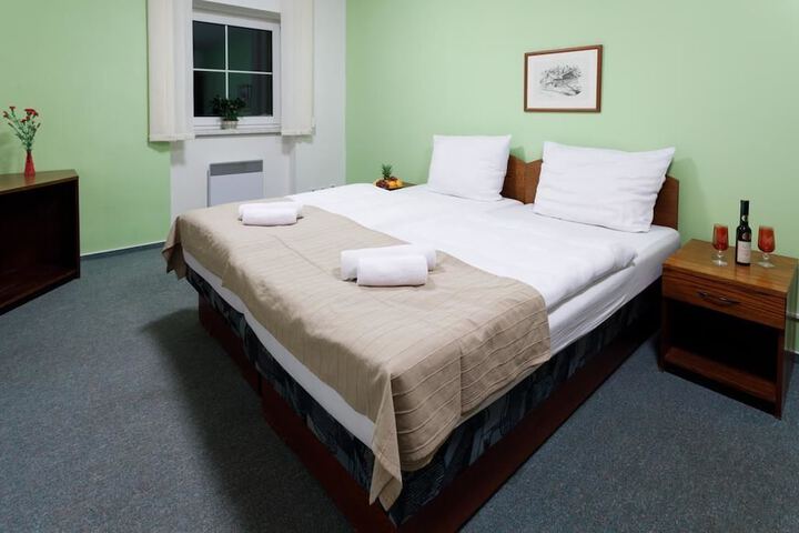 Room 12 of 15