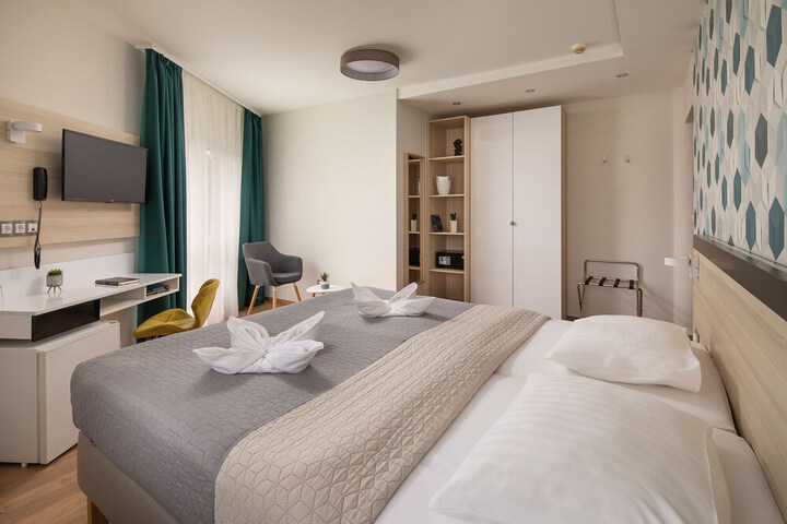 Room 10 of 48
