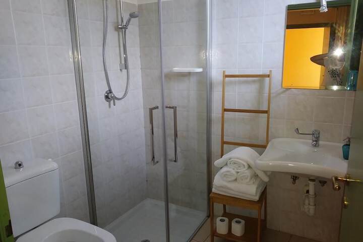 Room 7 of 27