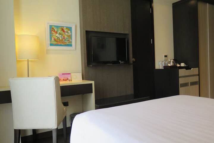 Room 11 of 52
