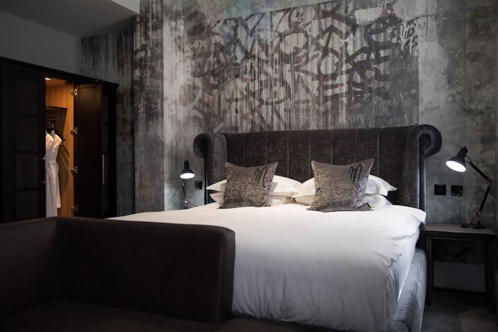 Room 10 of 60