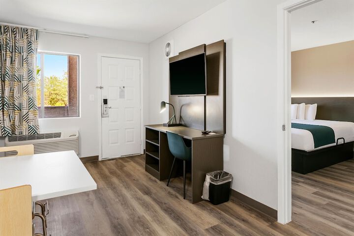 Room 6 of 17