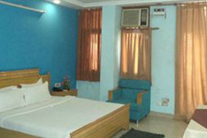 Room 4 of 13