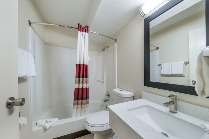 ADA Accessible Deluxe King (23 of 23)