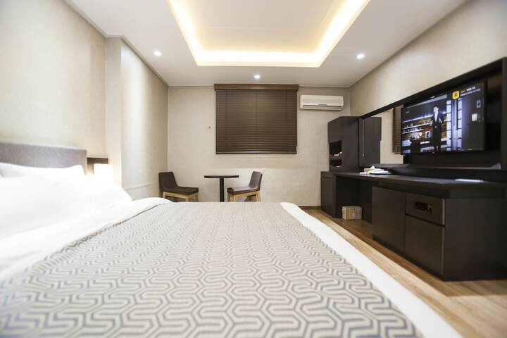 Room 11 of 119