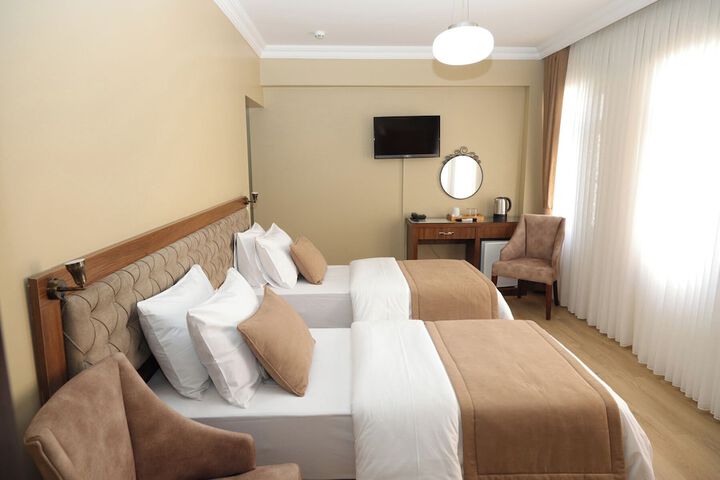 Room 6 of 25