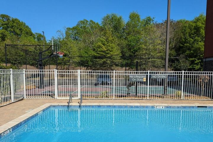 Pools & Facilities