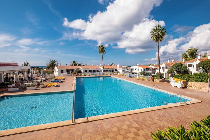 Hotel with Pool