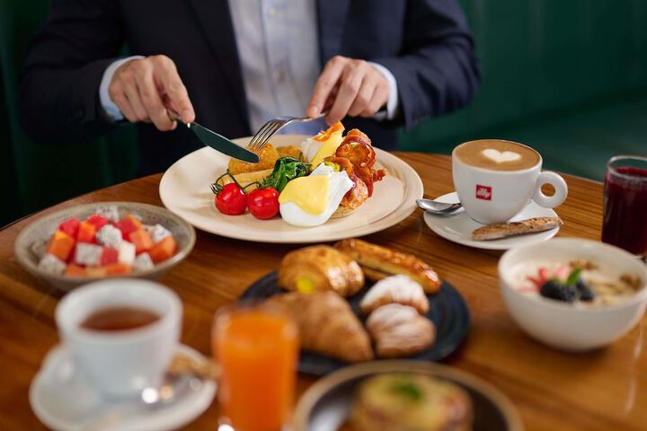 Breakfast/Coffee Service 118 of 202