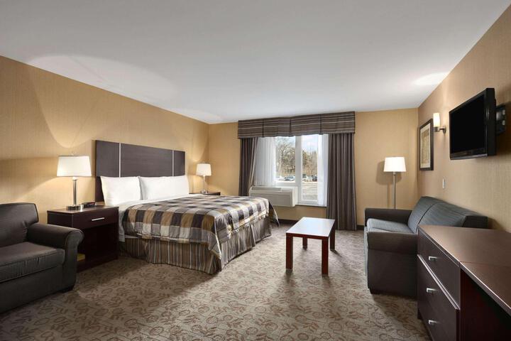 1 King Bed (3 of 6)