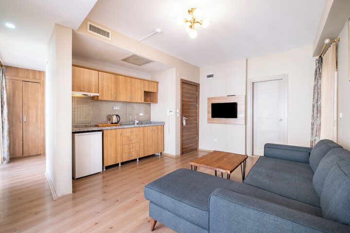 Room 6 of 72