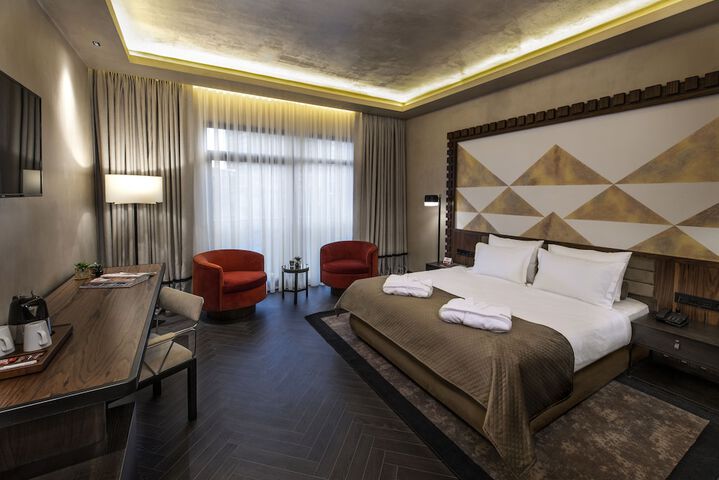 Room 4 of 30