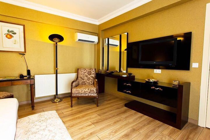 Room 10 of 26