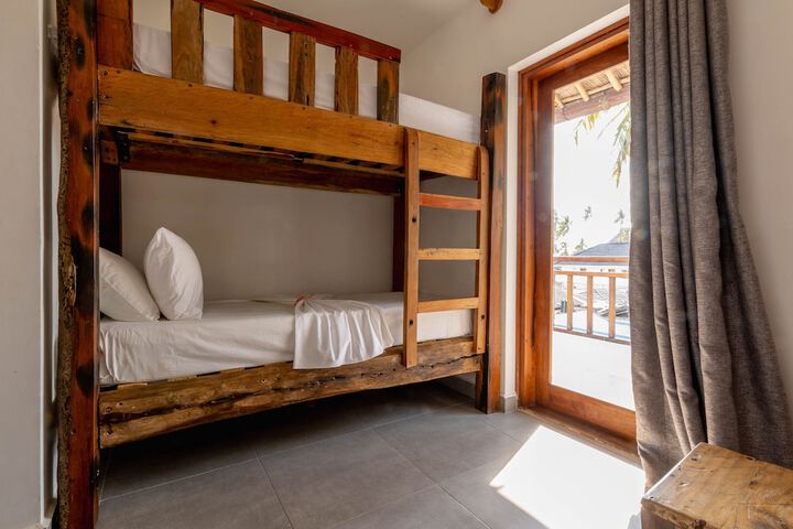 Room 5 of 114