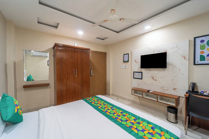 Room 13 of 37