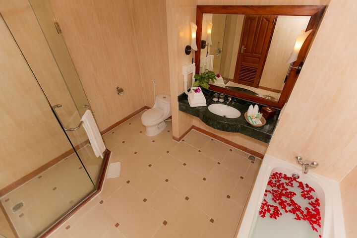 Room 30 of 48