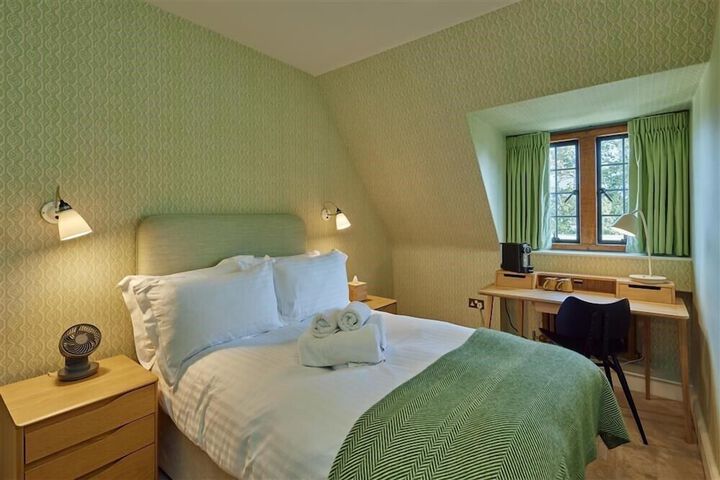 Room 9 of 14