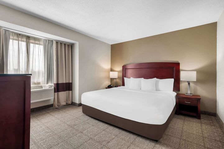 Business King Bed (9 of 19)