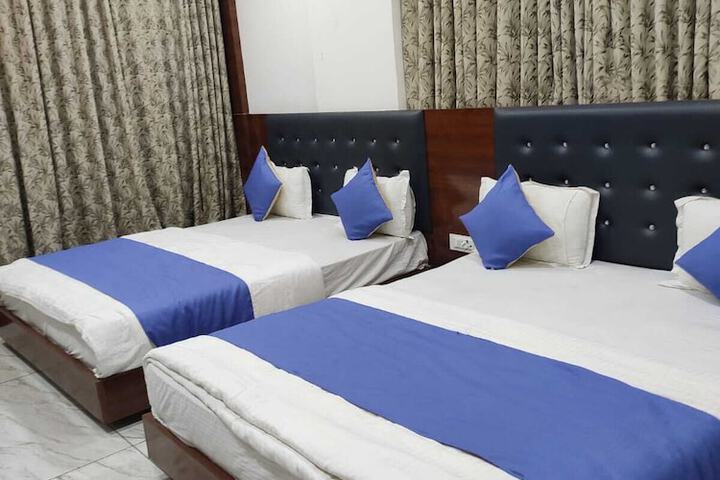 Room 4 of 18