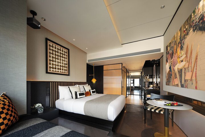Room 16 of 38