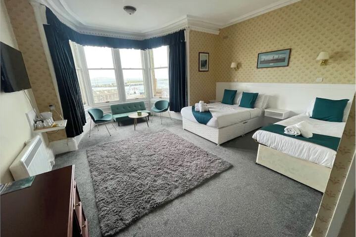 Room 72 of 132
