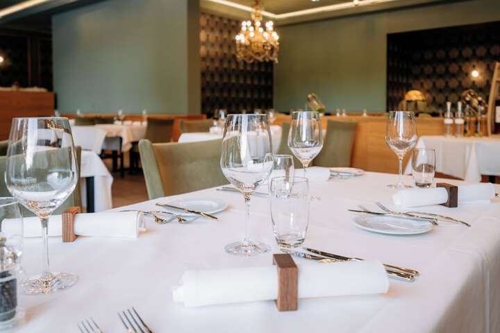 Dining 57 of 98