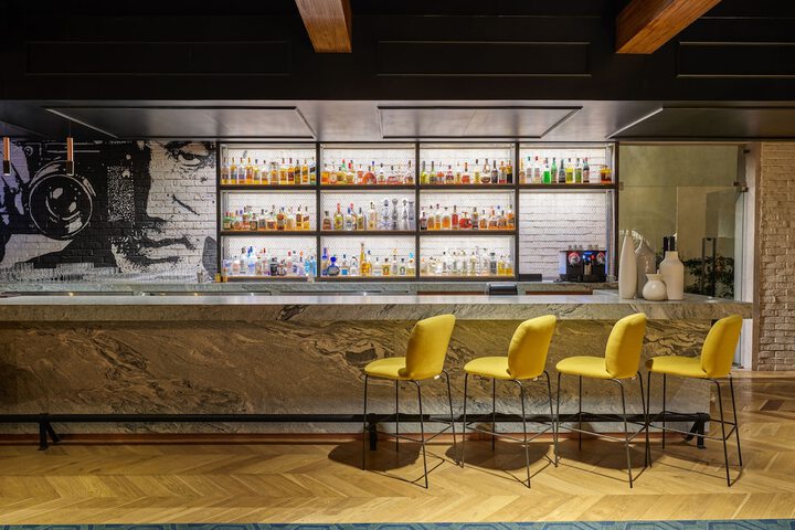 Lounge 196 of 283