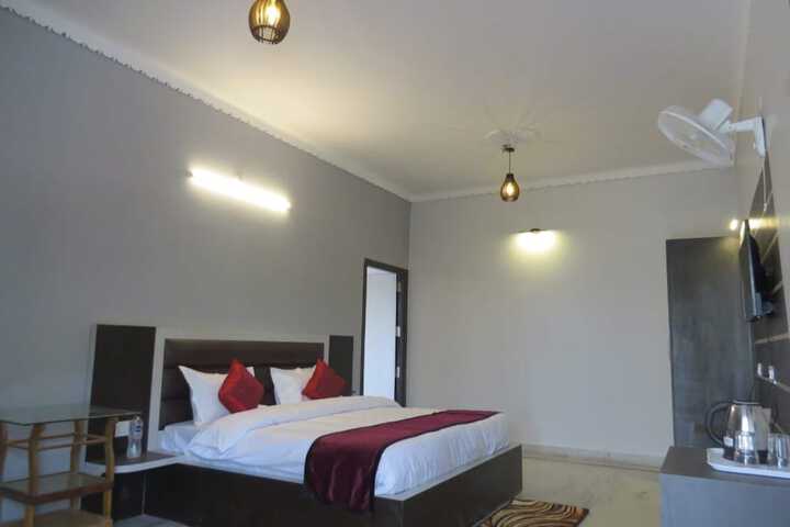 Room 2 of 6