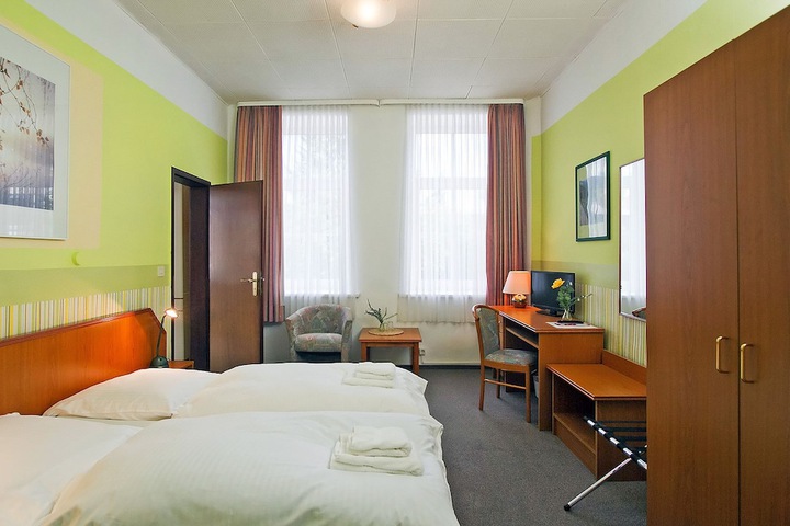 Room 6 of 29