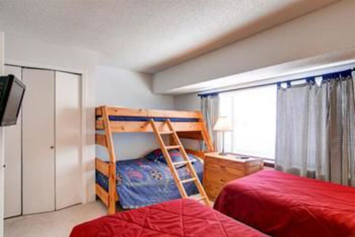 Room 9 of 20