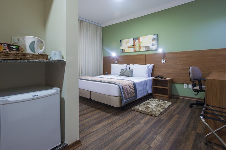 Room 3 of 44