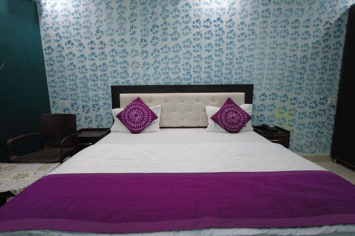 Room 12 of 50