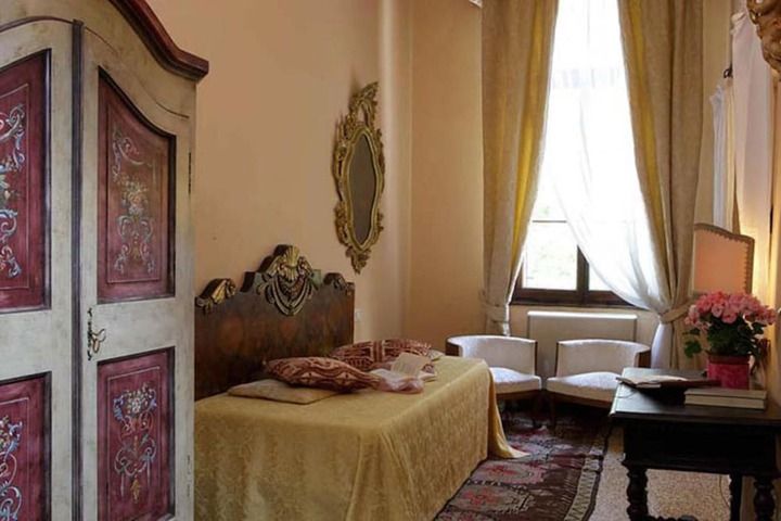 Room 21 of 72