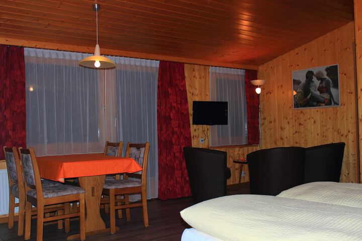 Room 5 of 38