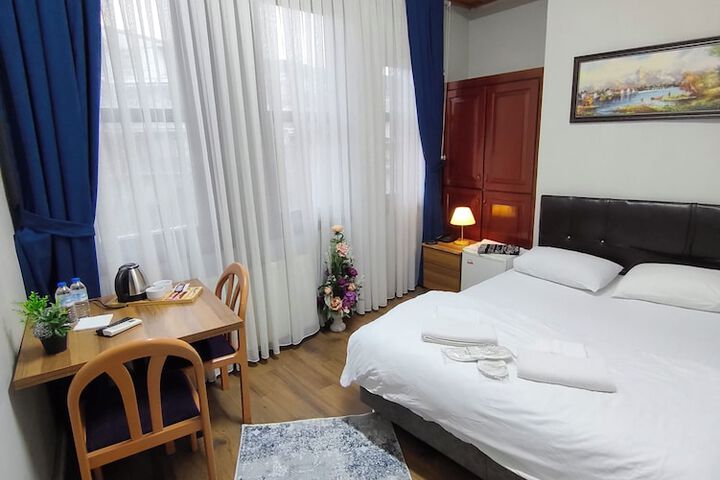 Room 6 of 9