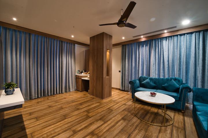 Room 31 of 77