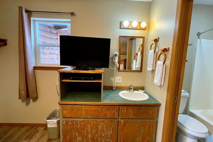 Room 27 of 140
