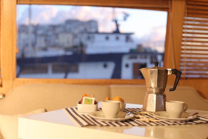 Breakfast/Coffee Service 26 of 39