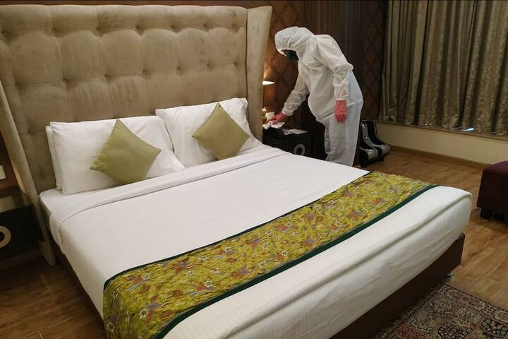 Room 10 of 29