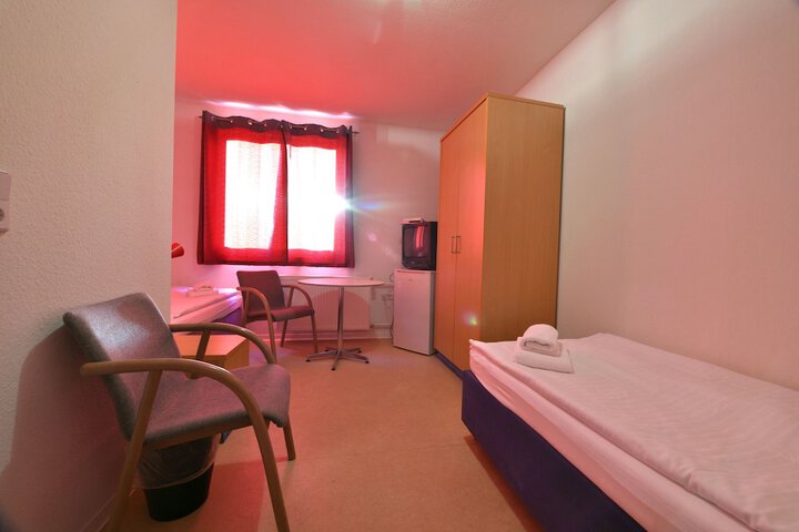 Room 9 of 30