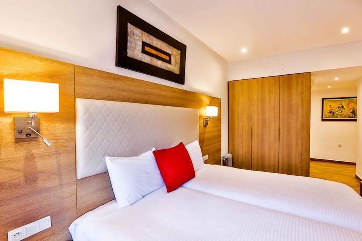 Room 8 of 42