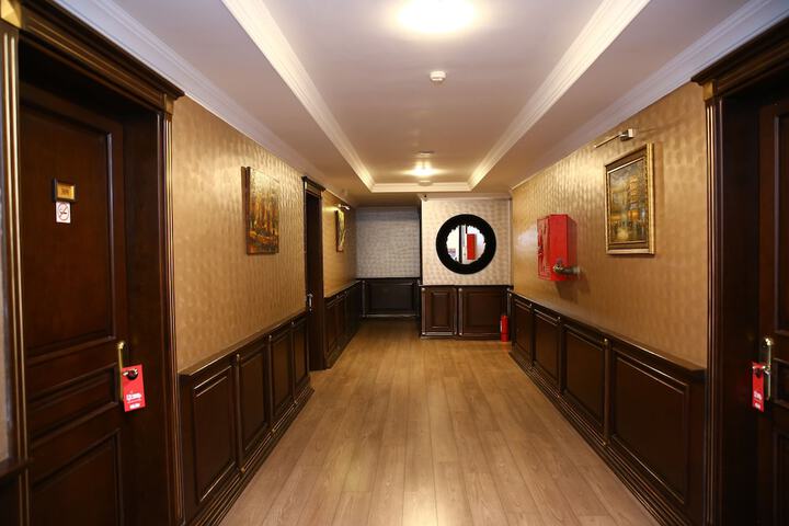 Ballroom/Hall 115 of 122
