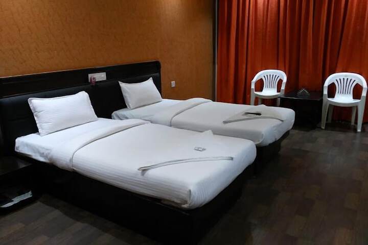 Room 6 of 15