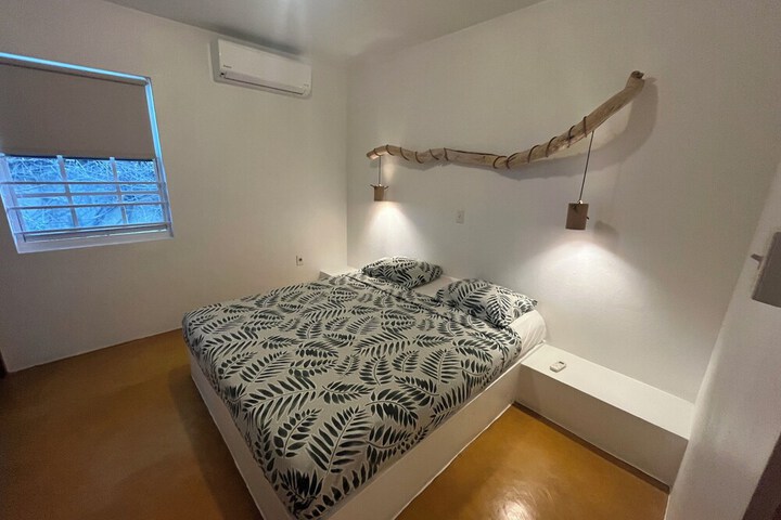 Room 11 of 33