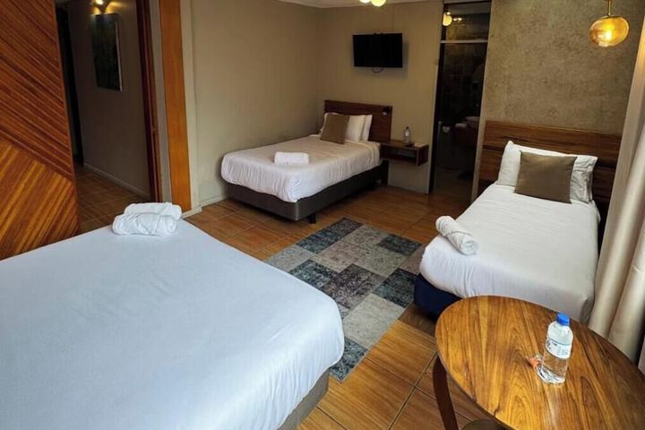 Room 6 of 14