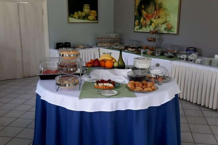 Dining 57 of 65