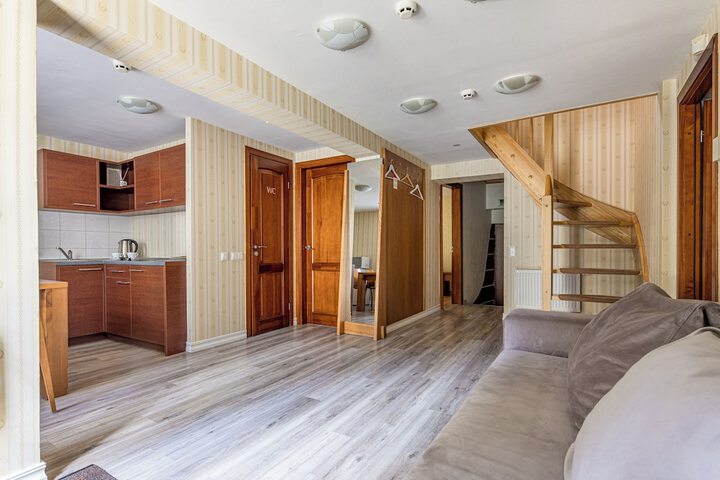 Room 46 of 214
