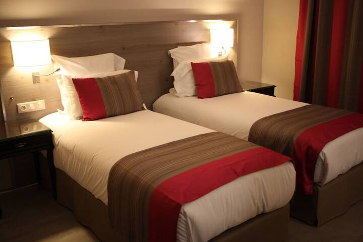 Room 4 of 76