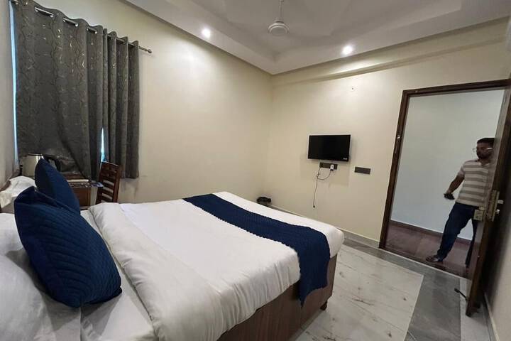 Room 6 of 21