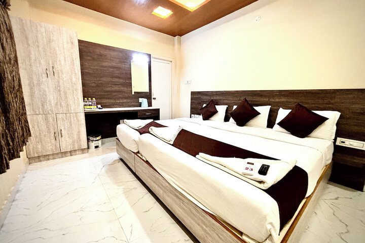 Room 13 of 20